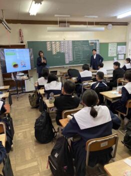 【FP　大阪】中学校で、「生活にかかるお金」の授業を行いました！